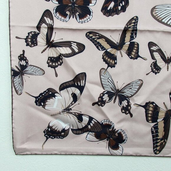 Authentic GUCCI Butterfly pattern scarf silk - Picture 4 of 6